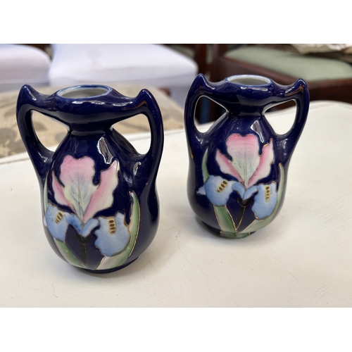 169 - Pair or vases.