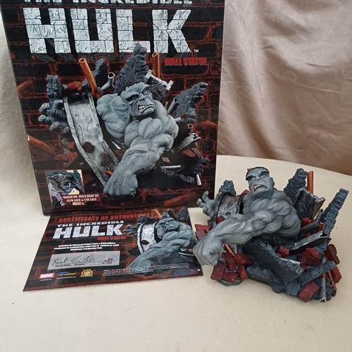 116 - Marvel Hulk Wall Statue Limited Edition Number 284 of 1000 and again this is a really lovely piece