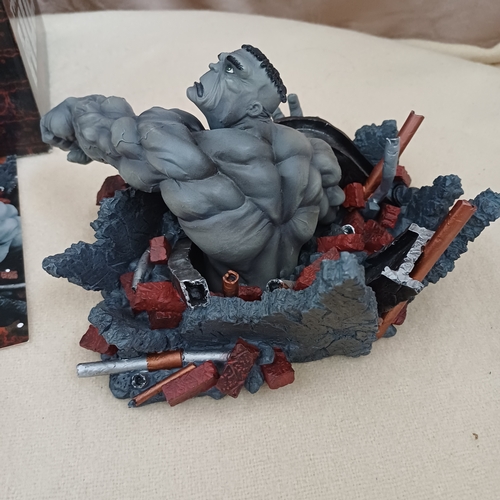 116 - Marvel Hulk Wall Statue Limited Edition Number 284 of 1000 and again this is a really lovely piece