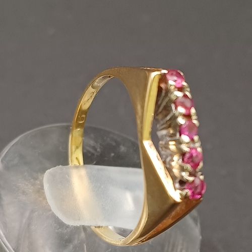 18 - Ruby Ring in a 1970's style
- weight 3.4g
- size M
- 18 ct yellow gold