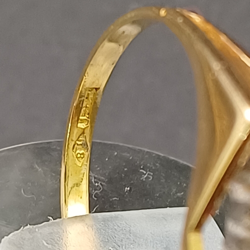 18 - Ruby Ring in a 1970's style
- weight 3.4g
- size M
- 18 ct yellow gold