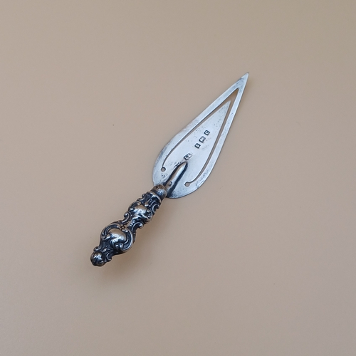 27 - Very novel Trowel Shaped Silver Bookmark/Page Turner.  In very good condition Birmingham 1902 weighi... 