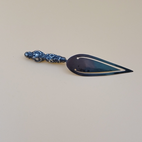 27 - Very novel Trowel Shaped Silver Bookmark/Page Turner.  In very good condition Birmingham 1902 weighi... 