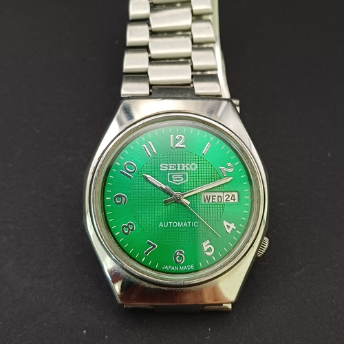 28 - Three Vintage Seiko Gent's Watches circa 1970's.  All three are Automatics, the self winders are wor... 