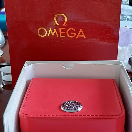 48 - Omega Constellation Automatic Chronometer circa 1970's in working order in its original box and pape... 