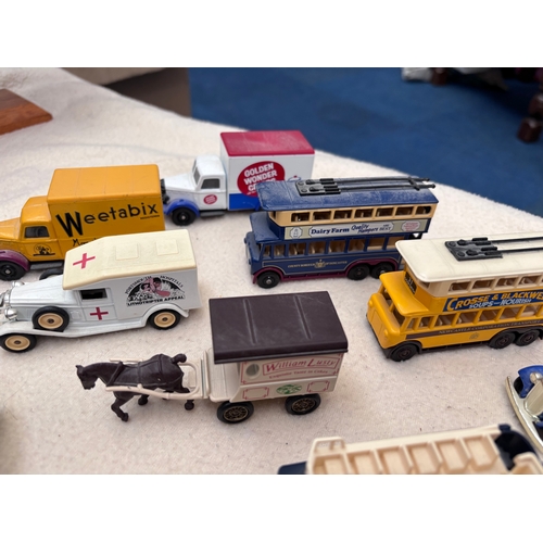 342 - Selection of diecast vehicles