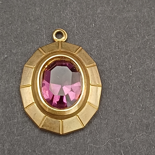 36 - Pretty Amethyst Pendant set in 9 carat yellow gold with a total weight of 2.35g