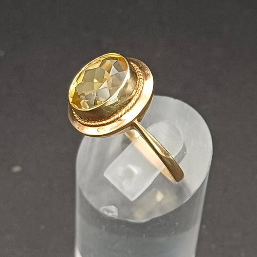 37 - Pretty Citrine Crystal Ring set in 9 carat yellow gold with a total weight of 4.60g in a size V