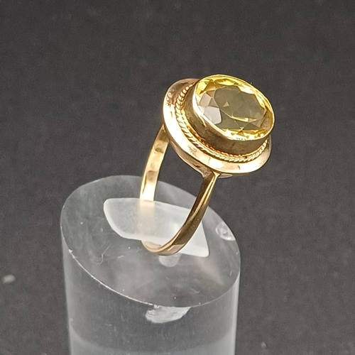 37 - Pretty Citrine Crystal Ring set in 9 carat yellow gold with a total weight of 4.60g in a size V