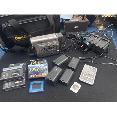 172 - Panasonic NV - DS55EG. 150x digital zoom
Comes with brand new cassettes additional high power batter...