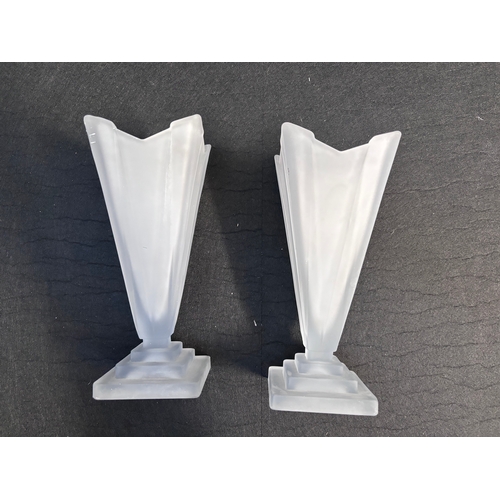 184 - Really lovely frosted glass vases in ‘Grantham’ style. Believed to be Bagley Art Deco vases