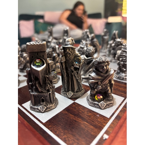 185 - This stunning Lord of the rings chess set by Danbury Mint in pewter and Swarovski crystal. 
Rare fin... 