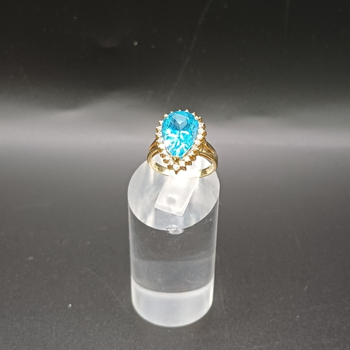 23 - Very beautiful Topaz and Diamond Ring set in 14 carat yellow gold.
- weight 4.4.5g
- 14 carat yellow... 