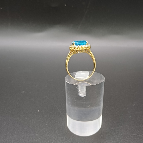 23 - Very beautiful Topaz and Diamond Ring set in 14 carat yellow gold.
- weight 4.4.5g
- 14 carat yellow... 