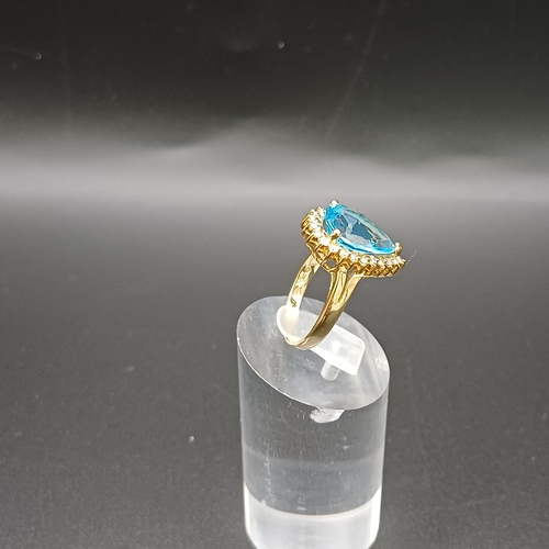 23 - Very beautiful Topaz and Diamond Ring set in 14 carat yellow gold.
- weight 4.4.5g
- 14 carat yellow... 