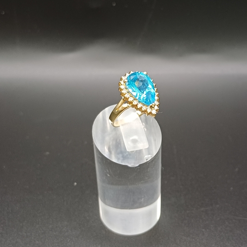 23 - Very beautiful Topaz and Diamond Ring set in 14 carat yellow gold.
- weight 4.4.5g
- 14 carat yellow... 