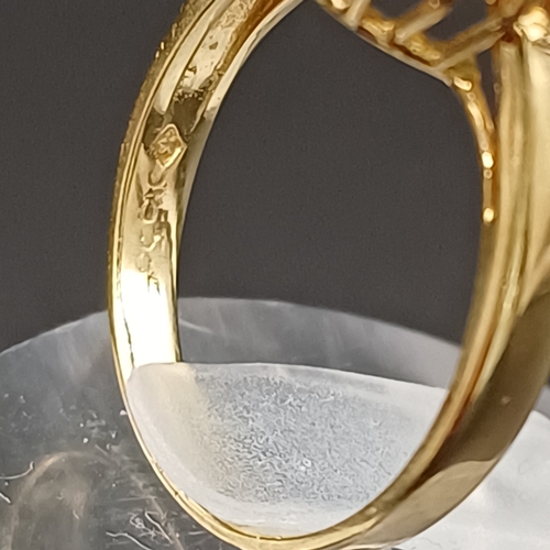 23 - Very beautiful Topaz and Diamond Ring set in 14 carat yellow gold.
- weight 4.4.5g
- 14 carat yellow... 