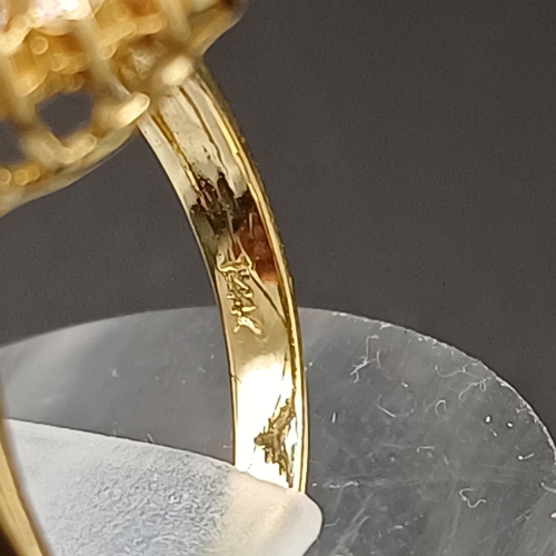 23 - Very beautiful Topaz and Diamond Ring set in 14 carat yellow gold.
- weight 4.4.5g
- 14 carat yellow... 