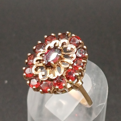 28 - Very attractive Garnet Cluster Ring in a pretty design
- 9 carat yellow gold
- weight 4.92g
- size R