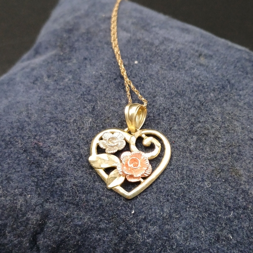 42 - Very Pretty Gold Pendant and Chain in 10 carat yellow gold