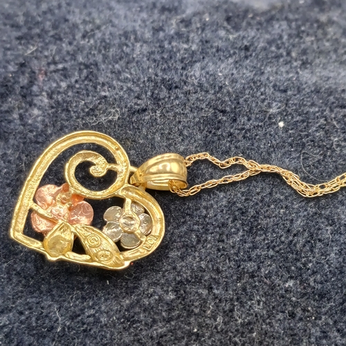 42 - Very Pretty Gold Pendant and Chain in 10 carat yellow gold