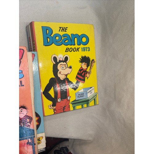 234 - 1973 The Beano book
1973 Whizzer and Chips Annual
1974 The Beano 
1974 The Valiant 
1974 Whizzer and... 