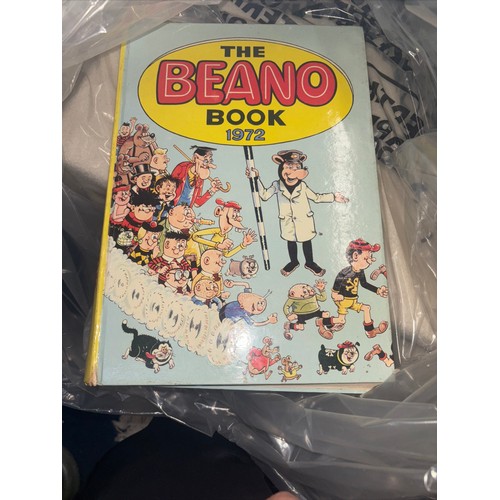 233 - 1950 Toby Twirl Adventures 
1953 The Beano Book 
1954 Kit Carson Cowboy annual
1967 Daktari Annual
1... 