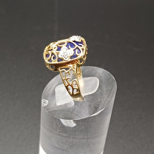 100 - Pretty Unpolished Sapphire Stone set in 9 carat yellow gold with Gold Filigree overlay.
- weight 2.7... 