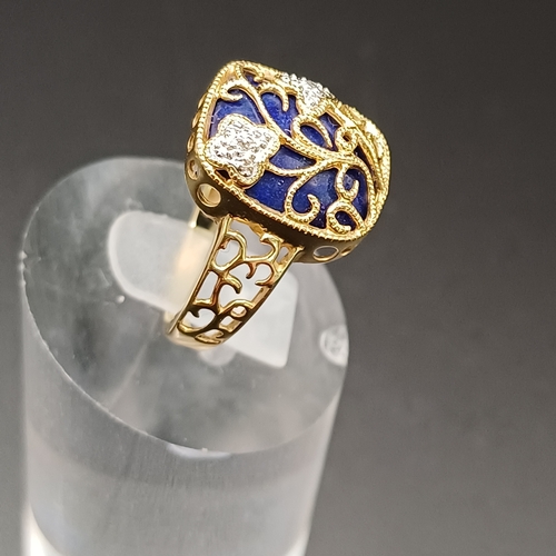 100 - Pretty Unpolished Sapphire Stone set in 9 carat yellow gold with Gold Filigree overlay.
- weight 2.7... 