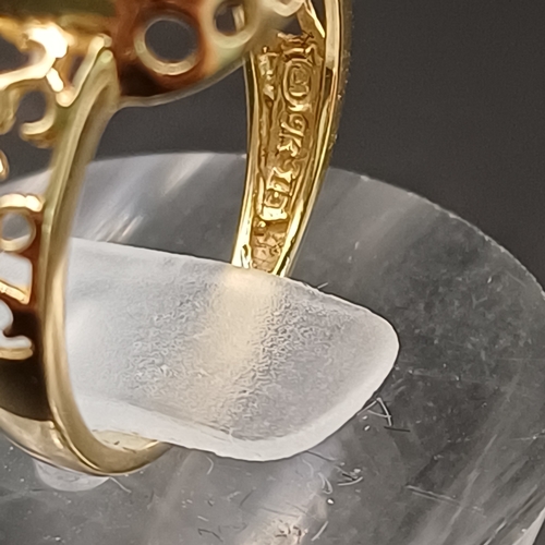 100 - Pretty Unpolished Sapphire Stone set in 9 carat yellow gold with Gold Filigree overlay.
- weight 2.7... 