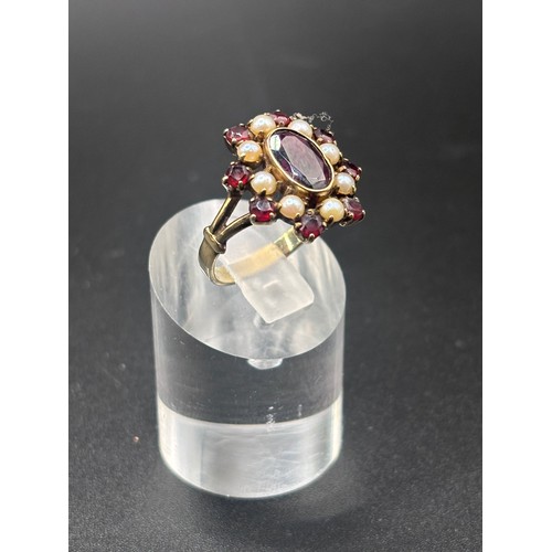 14 - This beautiful 8ct yellow gold, garnet and seed pearl ring size P/Q. Believed to be German or Austri... 