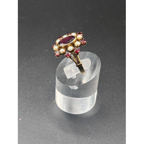 14 - This beautiful 8ct yellow gold, garnet and seed pearl ring size P/Q. Believed to be German or Austri... 