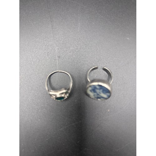 15 - Stunning 925 green stone ring size N/O & adjustable silver 925 ring. Weight 10g