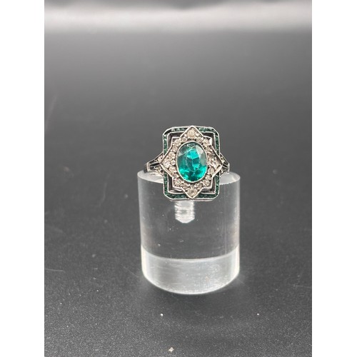 15 - Stunning 925 green stone ring size N/O & adjustable silver 925 ring. Weight 10g