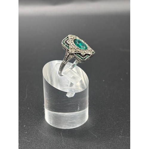15 - Stunning 925 green stone ring size N/O & adjustable silver 925 ring. Weight 10g