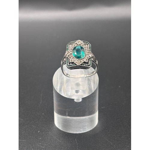 15 - Stunning 925 green stone ring size N/O & adjustable silver 925 ring. Weight 10g