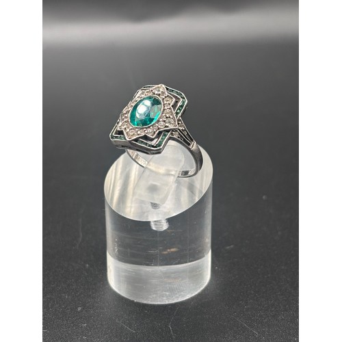 15 - Stunning 925 green stone ring size N/O & adjustable silver 925 ring. Weight 10g