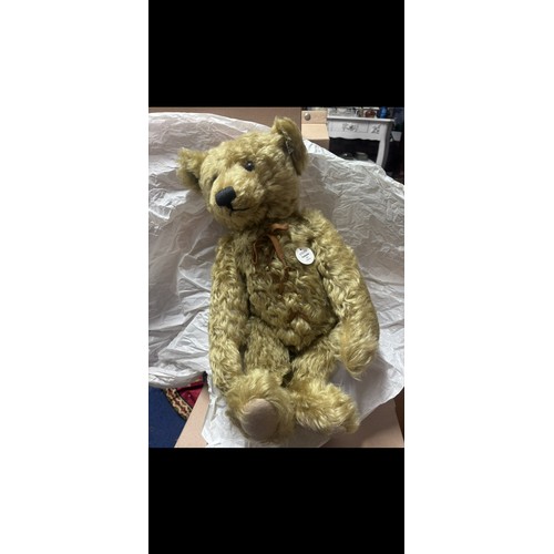 85 - Steiff Bear 1925 replica 2004 limited edition. Crafted from mohair and features a tilt growler. incl... 