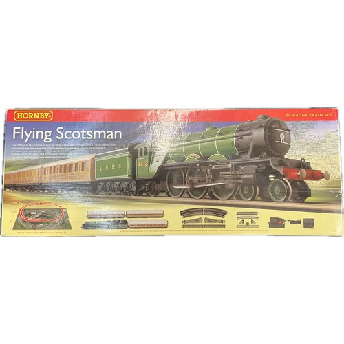 102 - Huge Hornby 00 gauge train set. All boxed and in new condition.
Flying scotsman engine & Tender, sle...