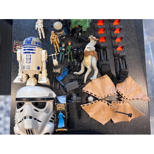113 - Selection of random Star Wars related items, sold as seen in pictures