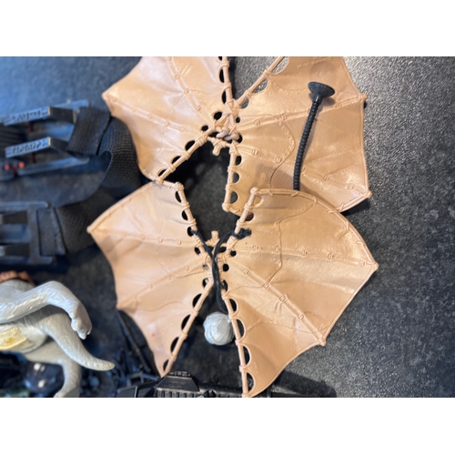 113 - Selection of random Star Wars related items, sold as seen in pictures