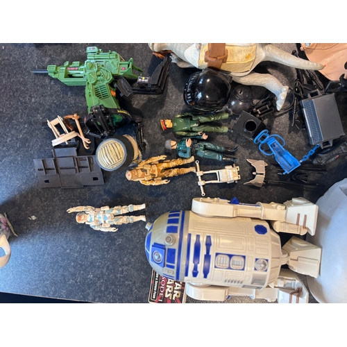 113 - Selection of random Star Wars related items, sold as seen in pictures