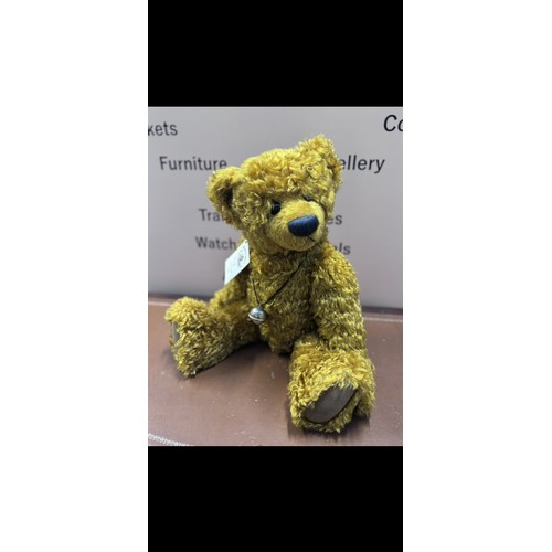 84 - Steiff 1909 Blonde 65 replica teddy bear. Crafted from high quality blonde mohair and standing appro... 