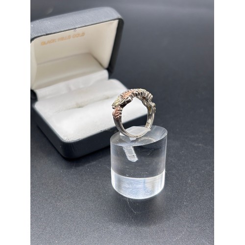 26 - Black Hills Gold tri-tone leaf ring, crafted from sterling silver with 10k rose and green gold.
Size... 
