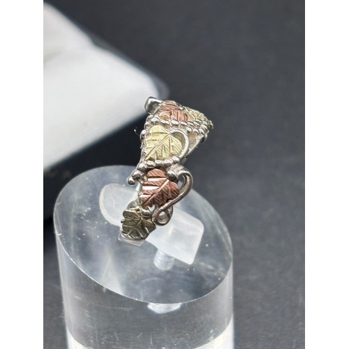 26 - Black Hills Gold tri-tone leaf ring, crafted from sterling silver with 10k rose and green gold.
Size... 
