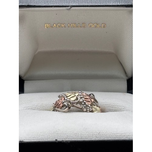 26 - Black Hills Gold tri-tone leaf ring, crafted from sterling silver with 10k rose and green gold.
Size... 