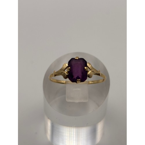 33 - 9ct yellow gold with solitare amethyst stone and decorative shoulder. 
Weighs 1.2g
Size p