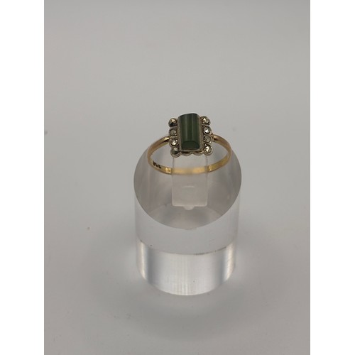 34 - 9ct yellow gold vintage ring with rectangular green jade gemstone.
Weighs 1.57
Size n/o