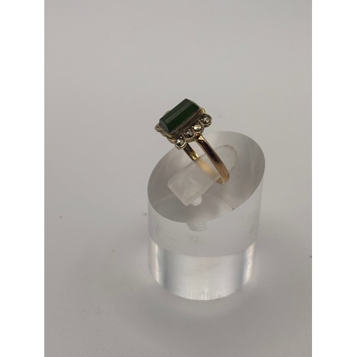34 - 9ct yellow gold vintage ring with rectangular green jade gemstone.
Weighs 1.57
Size n/o
