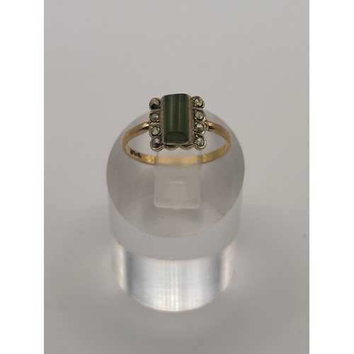 34 - 9ct yellow gold vintage ring with rectangular green jade gemstone.
Weighs 1.57
Size n/o